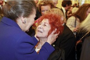 Marie-Jo Bonnet,  L’amitié féminine à Birkenau : de la survie à la « sororité » citoyenne trans-familiale.